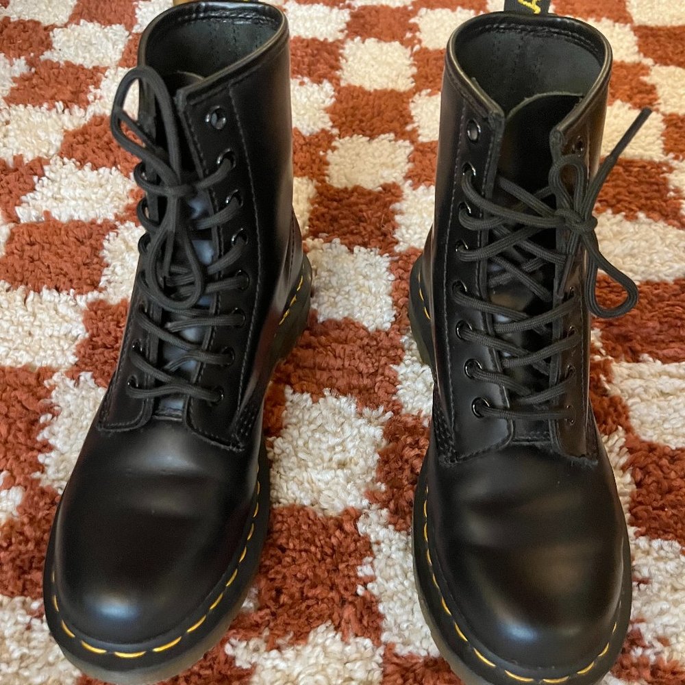 Womens' Dr Martens 1460 Leather Lace Up Boot, Black, Size 7! EUC!